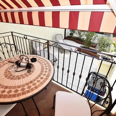 Deluxe Nono- Anex Building